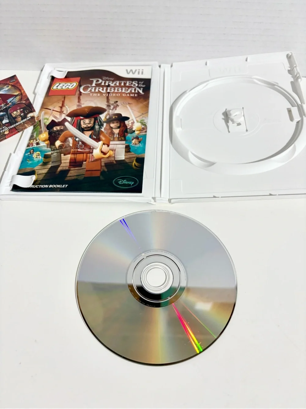 Wii LEGO Pirates of the Caribbean Nintendo 2011 Video Game Complete Manual Disc